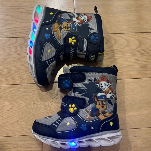 Size 10 boy Paw Patrol winter boots with LED blinking lights. - Picture 3 of 9